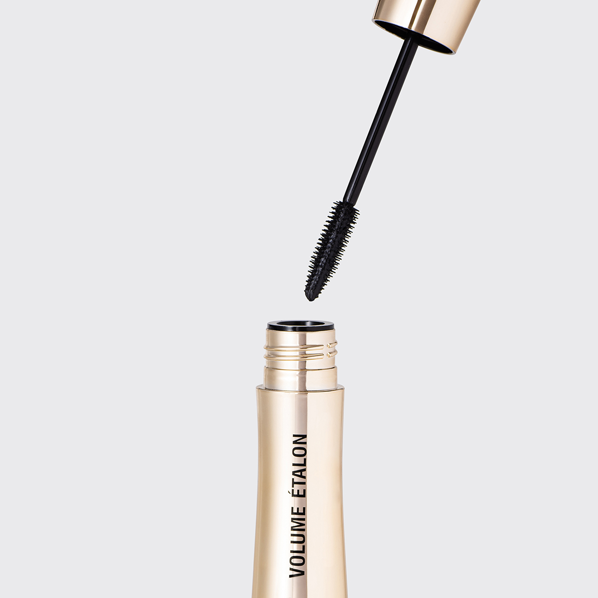 Vivienne Sabo - Exceptional Volume and Eyelash Definition Effect  Mascara "VOLUME ÉTALON"